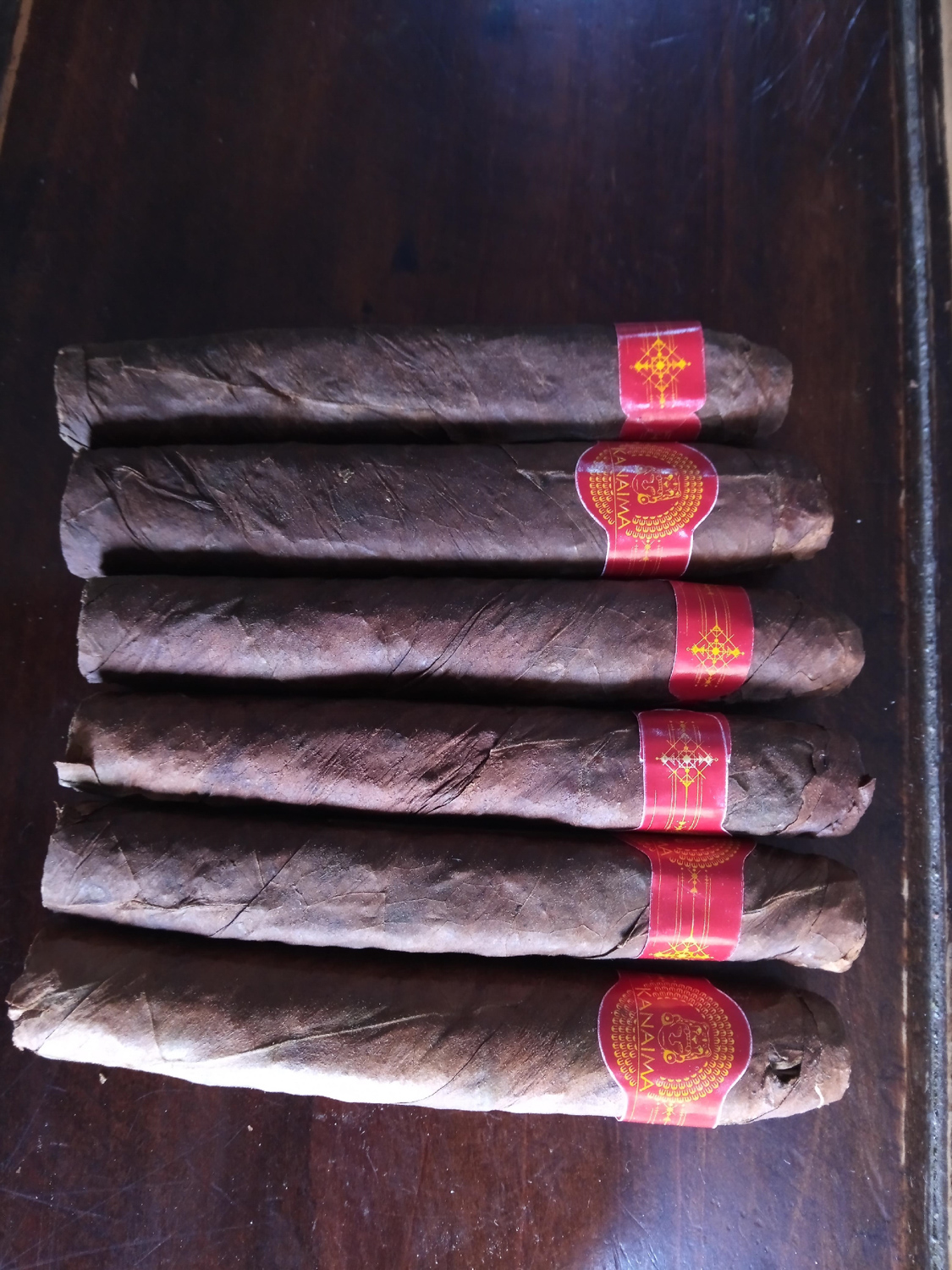 Paquete de cigarros de hoja de tabaco